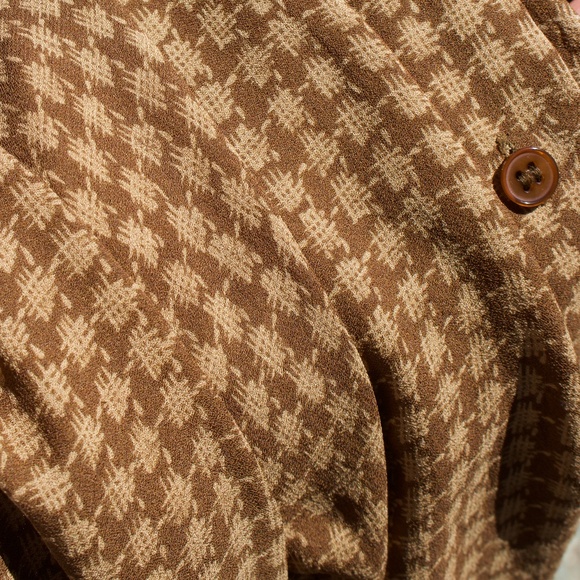 Vintage Jones New York 100% Silk Abstract Print Brown Button Down Blouse - Picture 13 of 14